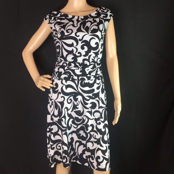 ♥️SOLD♥️Size 8 Stunning Dress on Hourglass Figure! - Picture 3 of 8